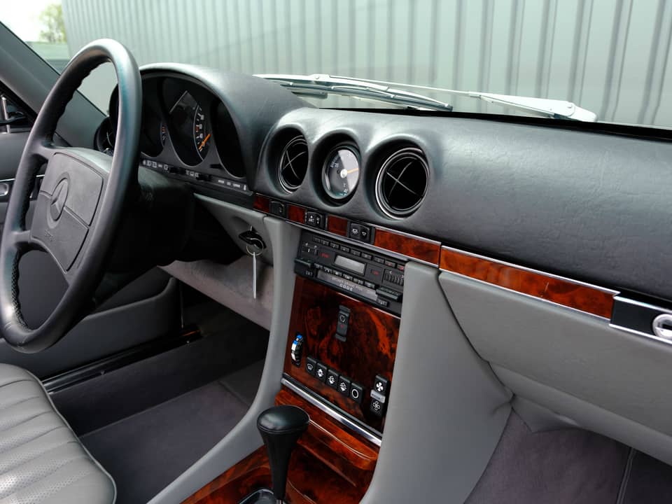 Image 80/96 of Mercedes-Benz 560 SL (1987)