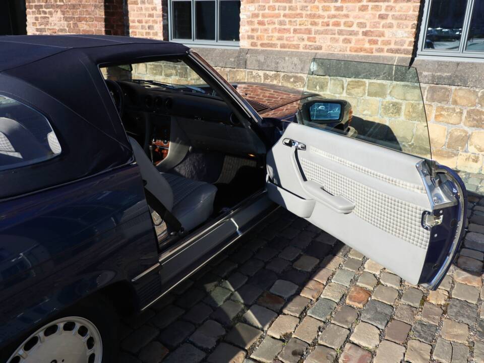 Image 31/43 of Mercedes-Benz 300 SL (1989)