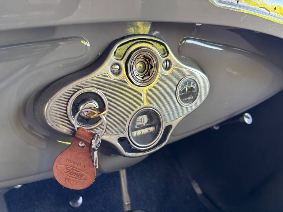 Image 23/28 of Ford Model A Tudor Sedan (1931)