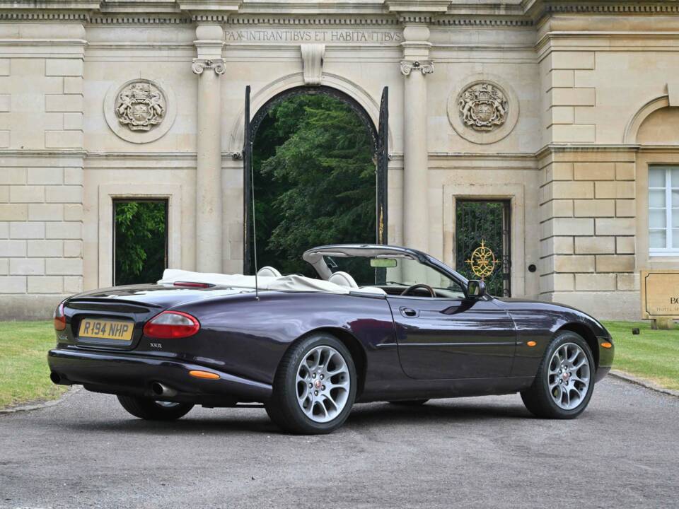 Afbeelding 18/50 van Jaguar XKR (1998)