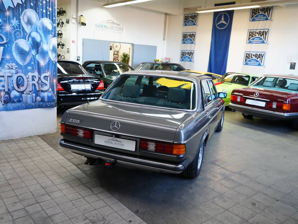 Image 17/36 de Mercedes-Benz 280 E (1982)