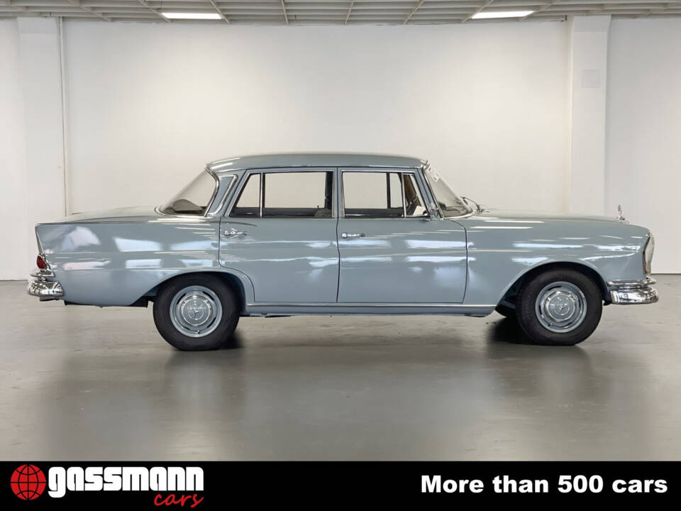 Bild 3/15 von Mercedes-Benz 220 SE b (1963)