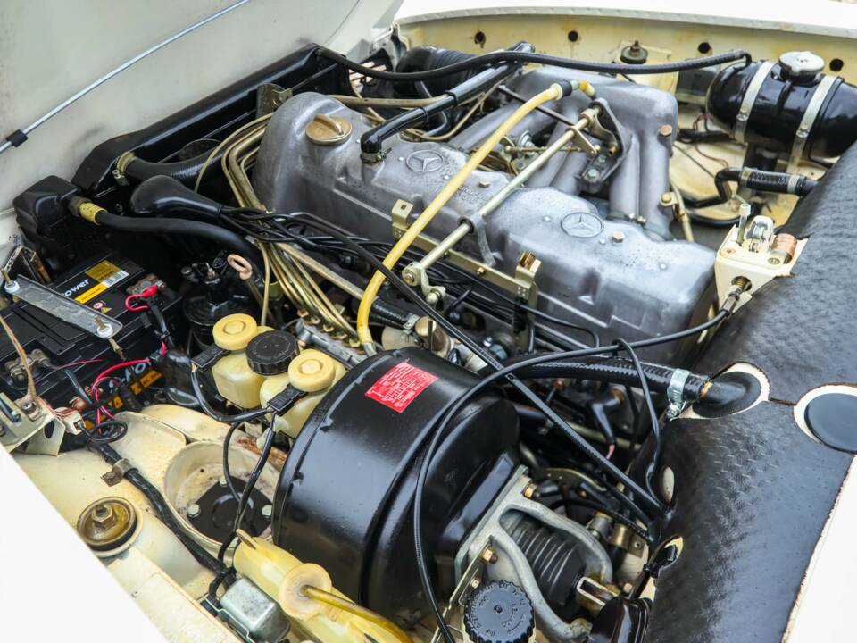 Image 4/50 de Mercedes-Benz 280 SL (1971)