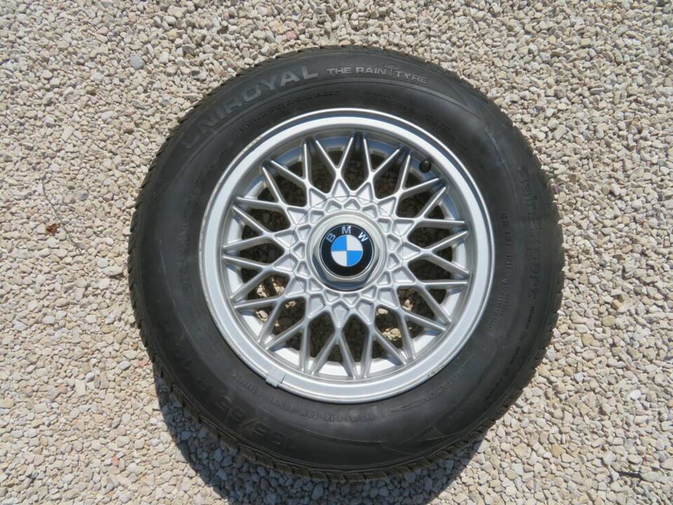 Bild 22/22 von BMW 318i (1984)