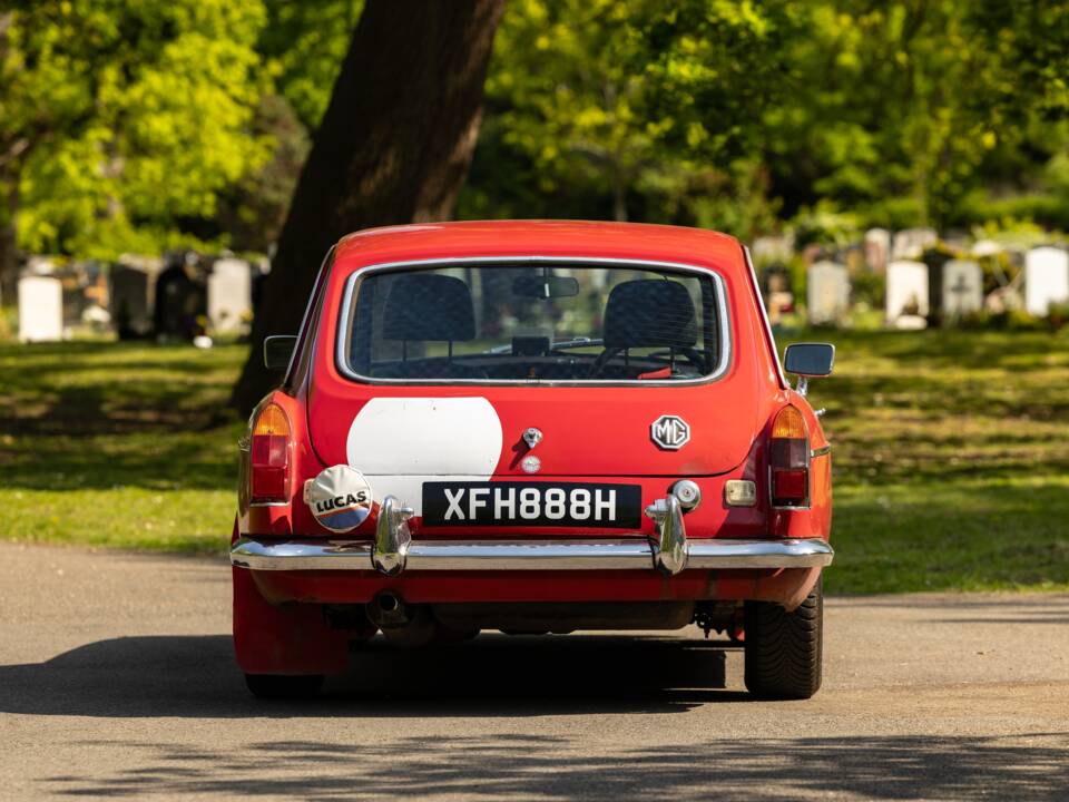 Image 9/50 of MG MGB GT (1970)