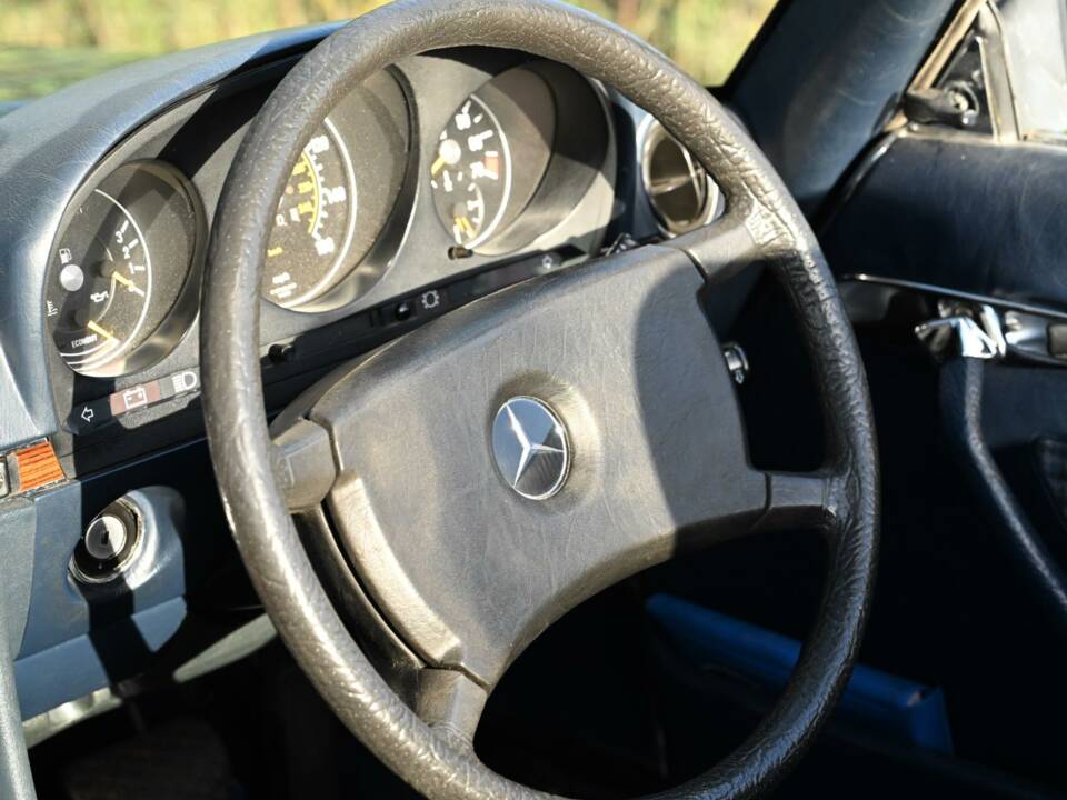 Immagine 23/50 di Mercedes-Benz 380 SL (1980)