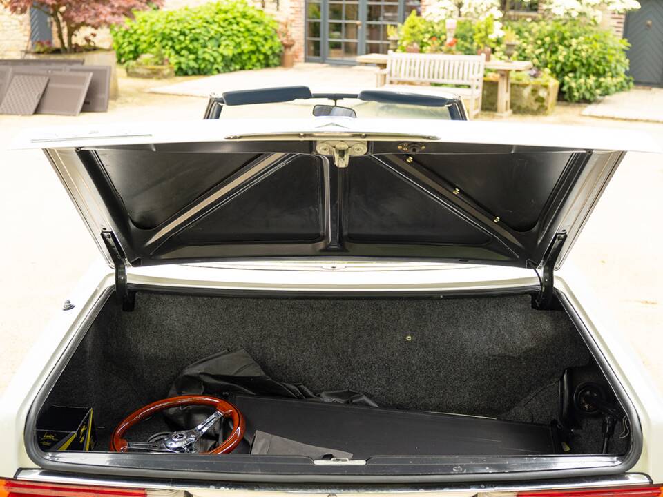 Afbeelding 36/42 van Mercedes-Benz 280 SL (1977)