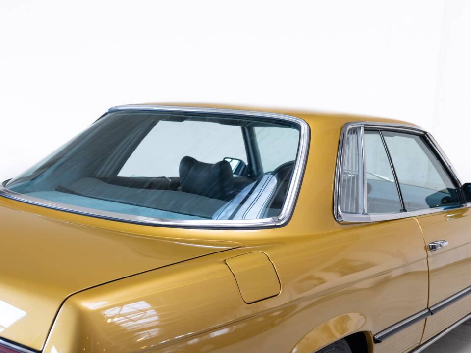 Image 28/32 of Mercedes-Benz 350 SLC (1971)