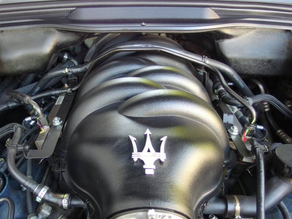Image 75/98 of Maserati GranTurismo 4.2 (2008)