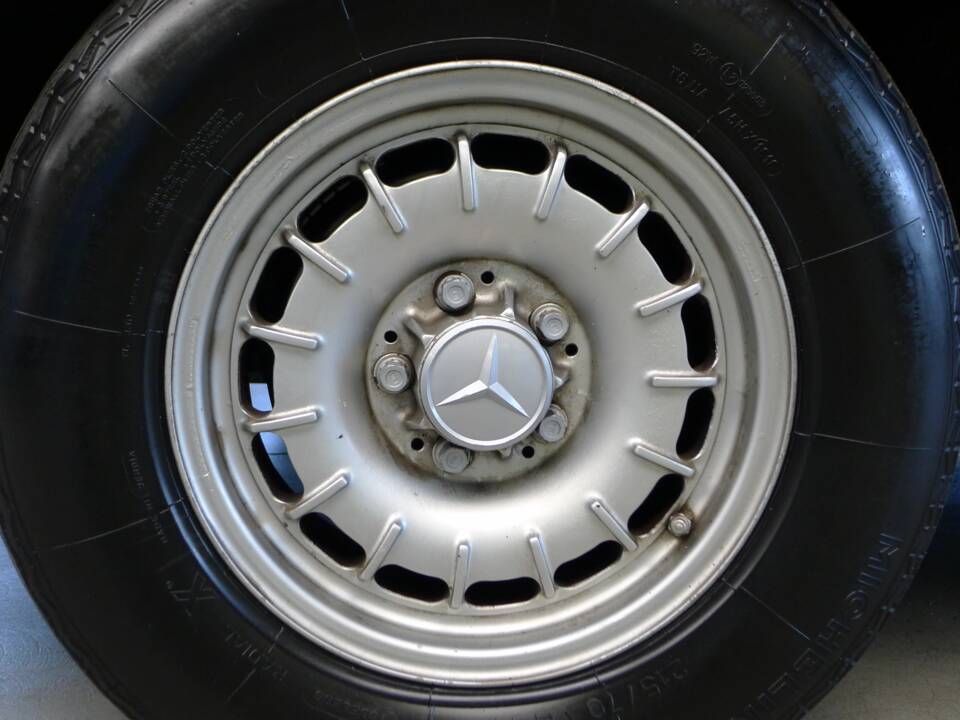 Image 38/42 of Mercedes-Benz 450 SEL 6,9 (1976)