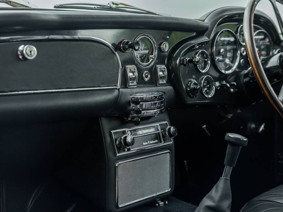 Bild 42/62 von Aston Martin DB 6 Mk II (1970)
