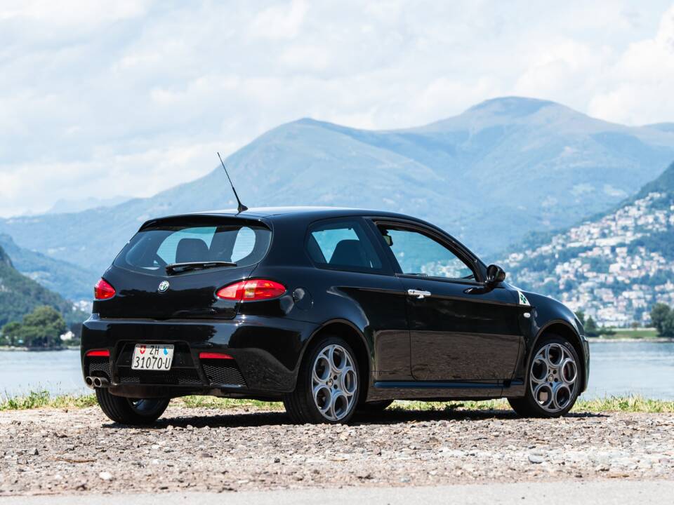 Imagen 3/45 de Alfa Romeo 147 3.2 GTA (2003)