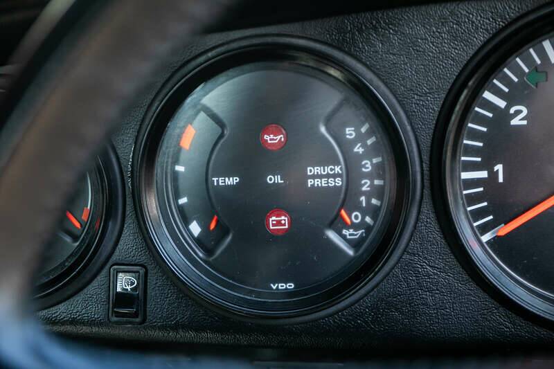 Immagine 33/41 di Porsche 911 Carrera 3.2 (1988)