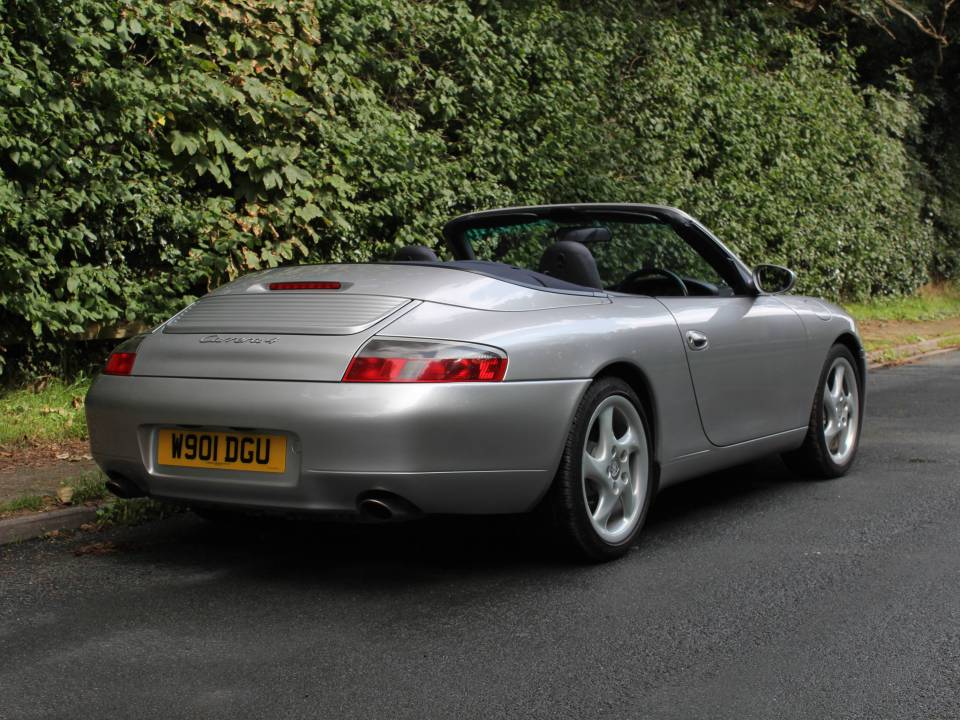 Immagine 6/20 di Porsche 911 Carrera 4 (2000)