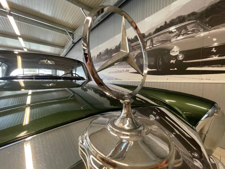 Image 10/15 of Mercedes-Benz 300 SE (1963)