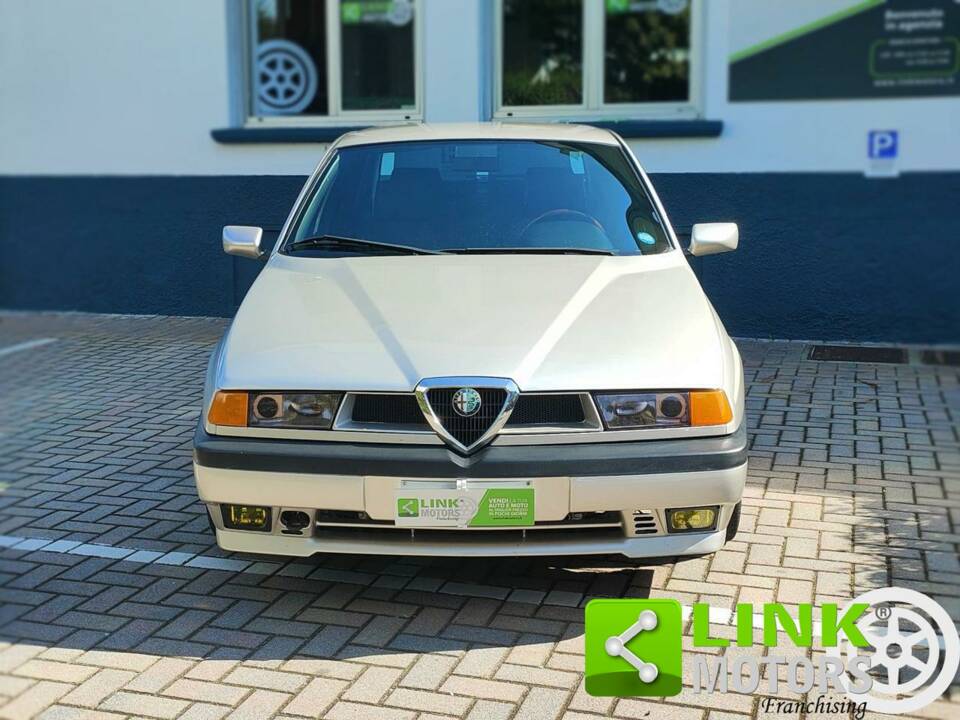 Image 2/10 de Alfa Romeo 155 1.8 Twin Spark (1996)