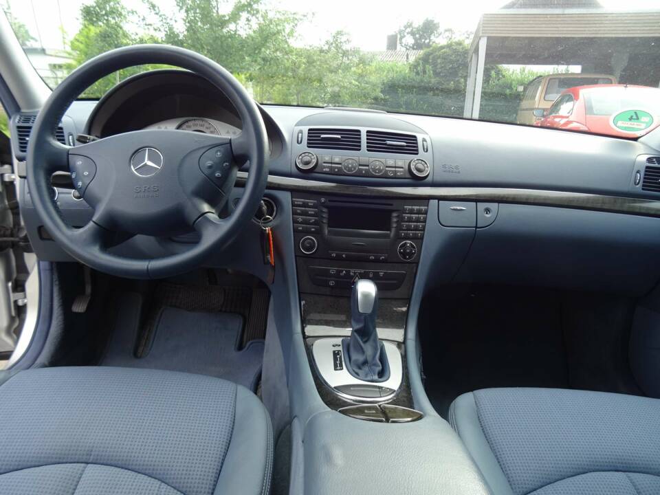 Image 20/25 of Mercedes-Benz E 200 Kompressor T (2004)