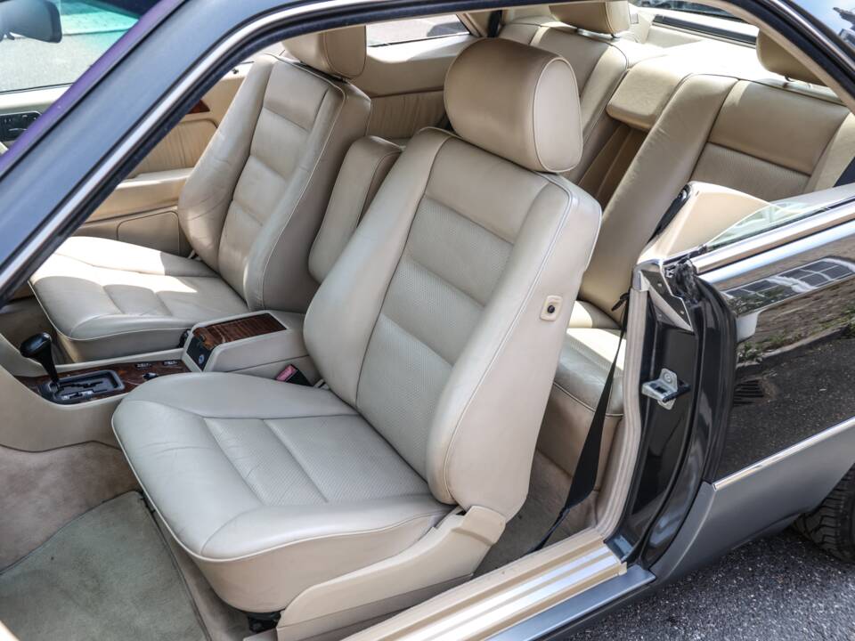 Image 26/37 of Mercedes-Benz E 320 (1995)