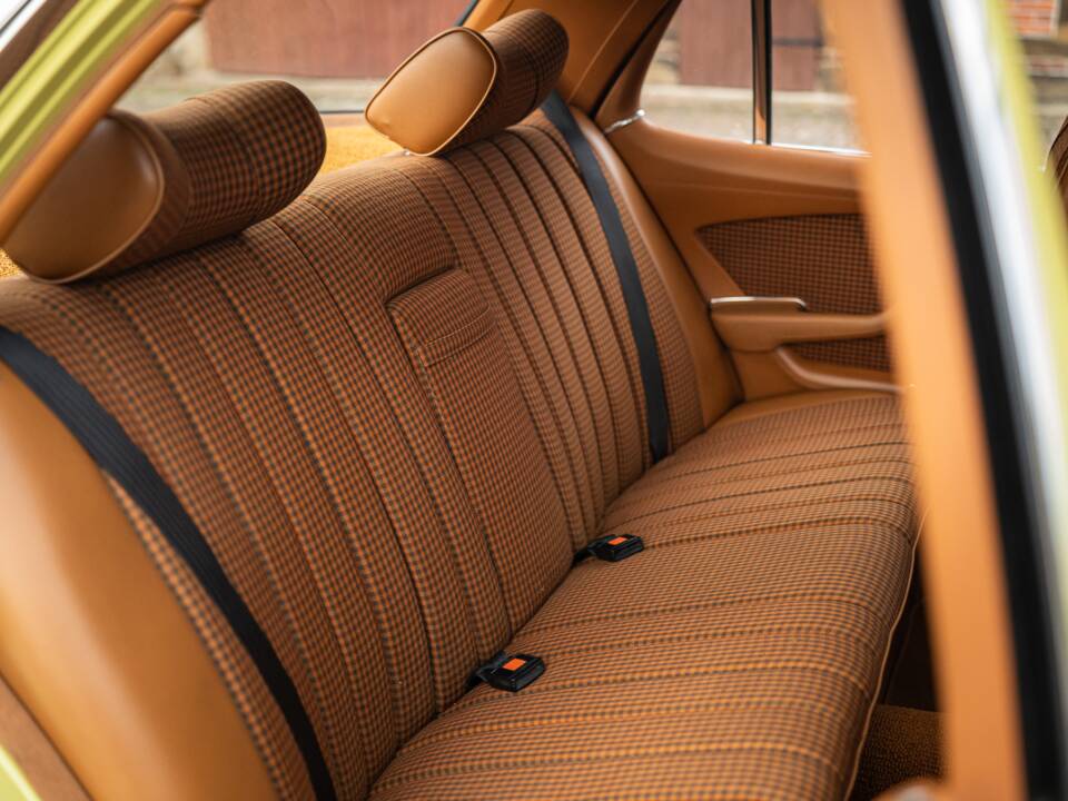 Afbeelding 38/75 van Mercedes-Benz 280 SE (1976)