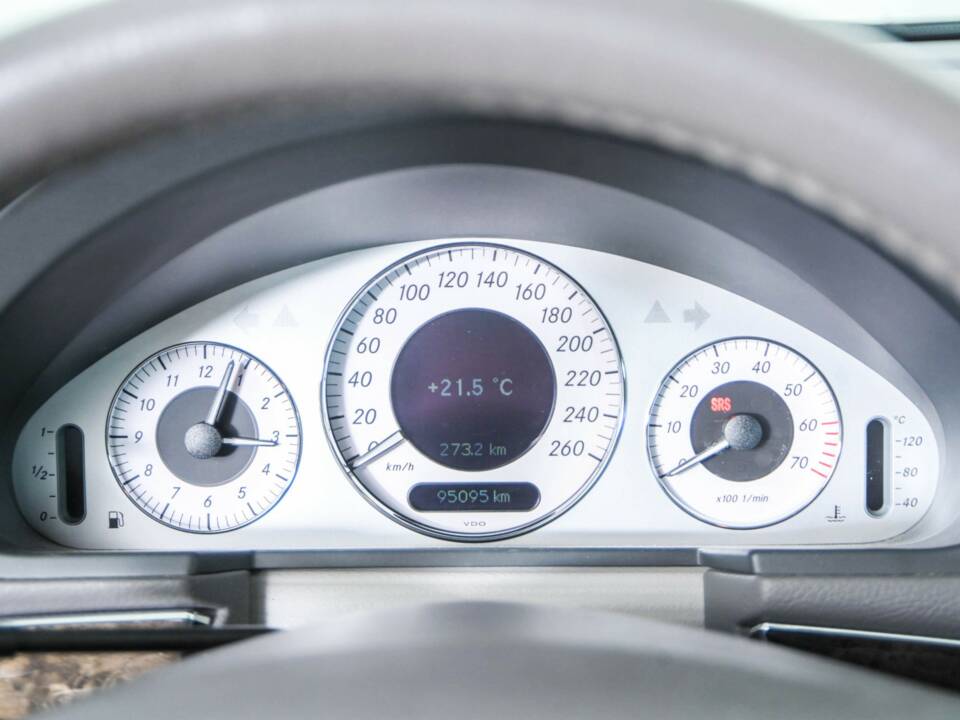 Bild 15/50 von Mercedes-Benz E 320 T 4MATIC (2004)