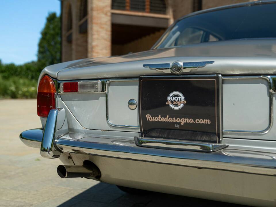 Image 26/50 of Jaguar XJ 6 4.2 (1970)