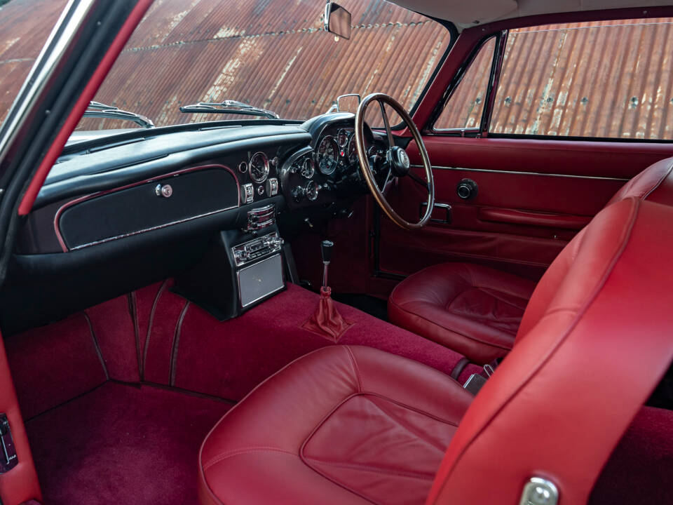 Bild 30/44 von Aston Martin DB 6 (1967)