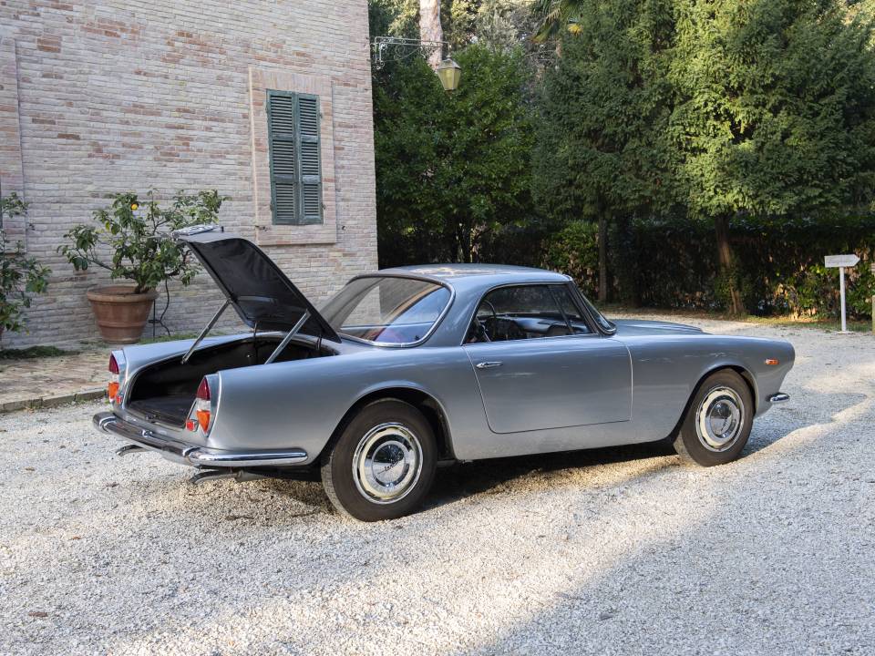 Image 26/50 of Lancia Flaminia GT Touring (1963)