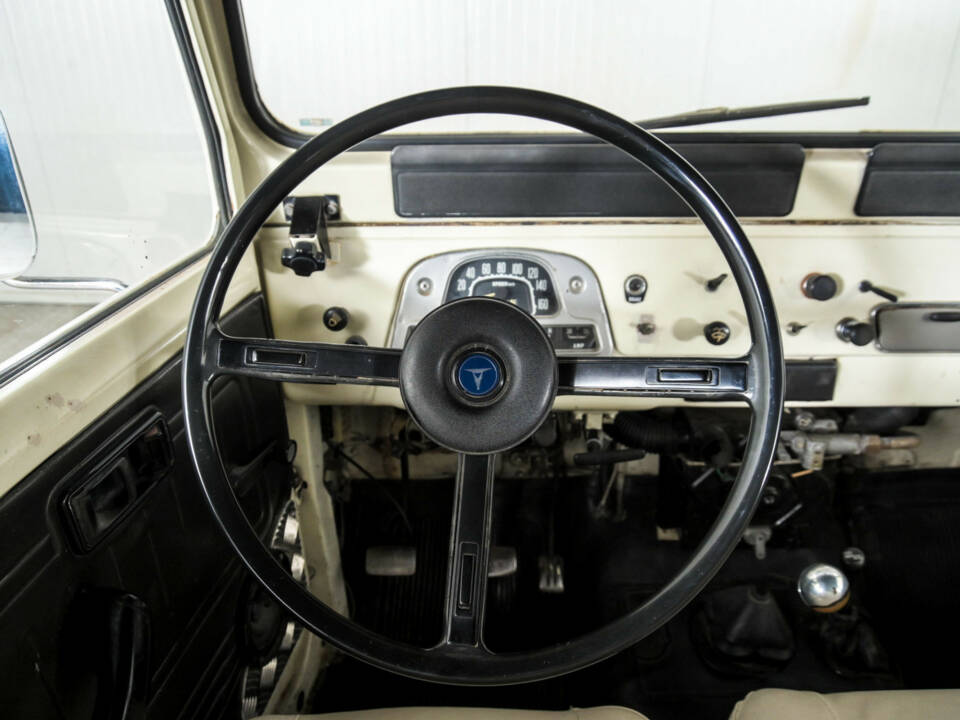 Image 8/50 of Toyota Land Cruiser BJ 43 (1977)