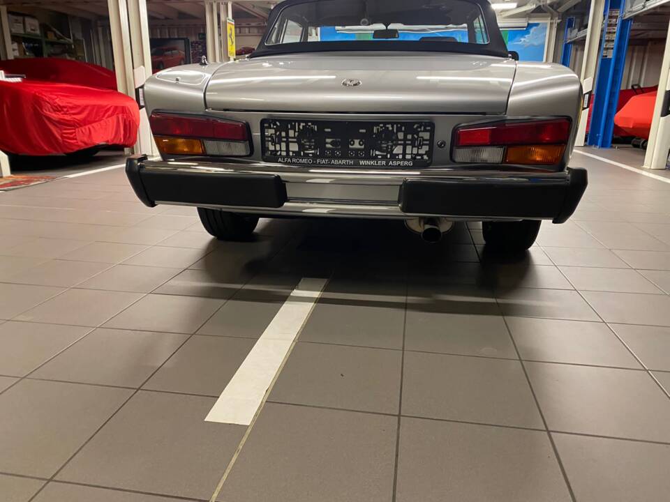 Image 7/32 of FIAT 124 Pininfarina Spidereuropa (1985)