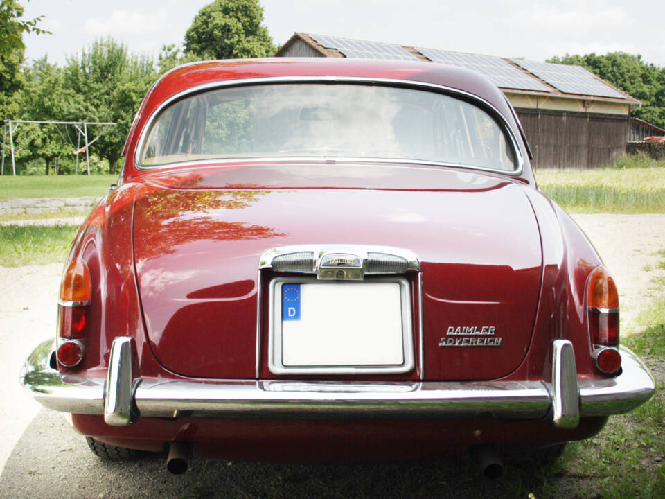 Image 7/22 of Daimler Sovereign 4.2 (1969)