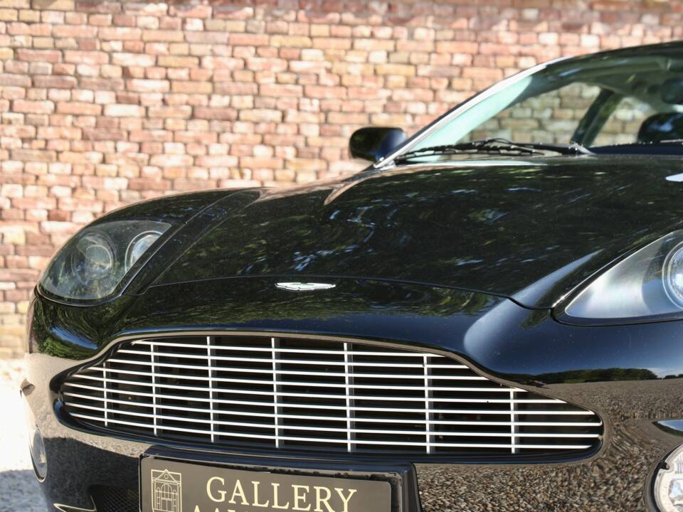Image 36/50 of Aston Martin V12 Vanquish (2002)