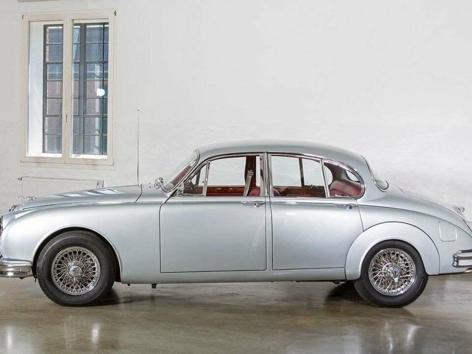 Image 3/20 of Jaguar Mk II 3.8 (1962)