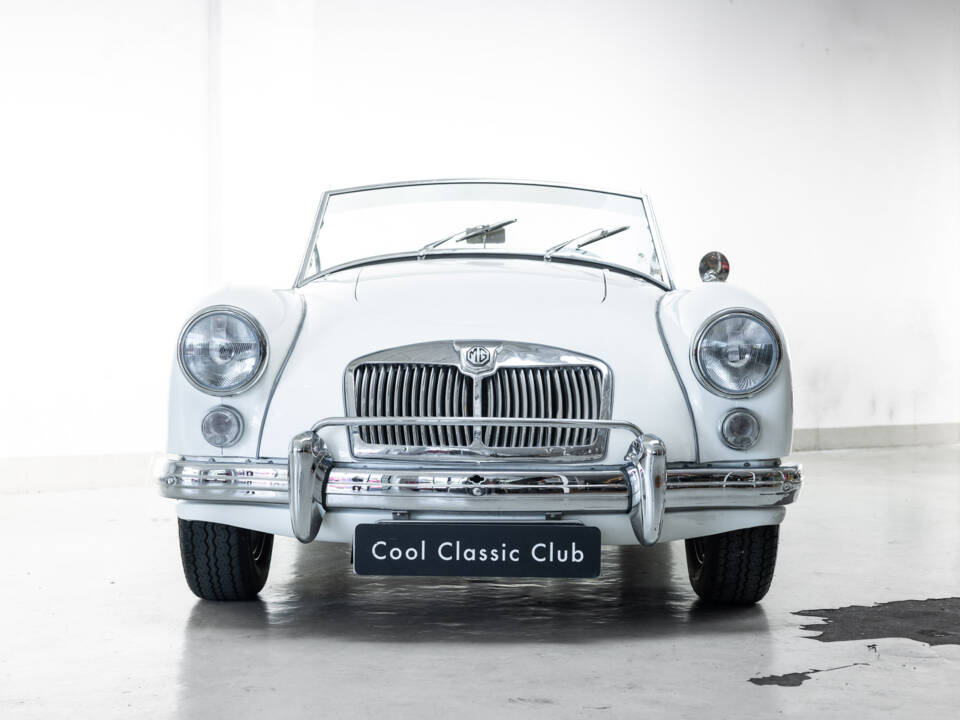Image 2/28 of MG MGA 1600 (1960)