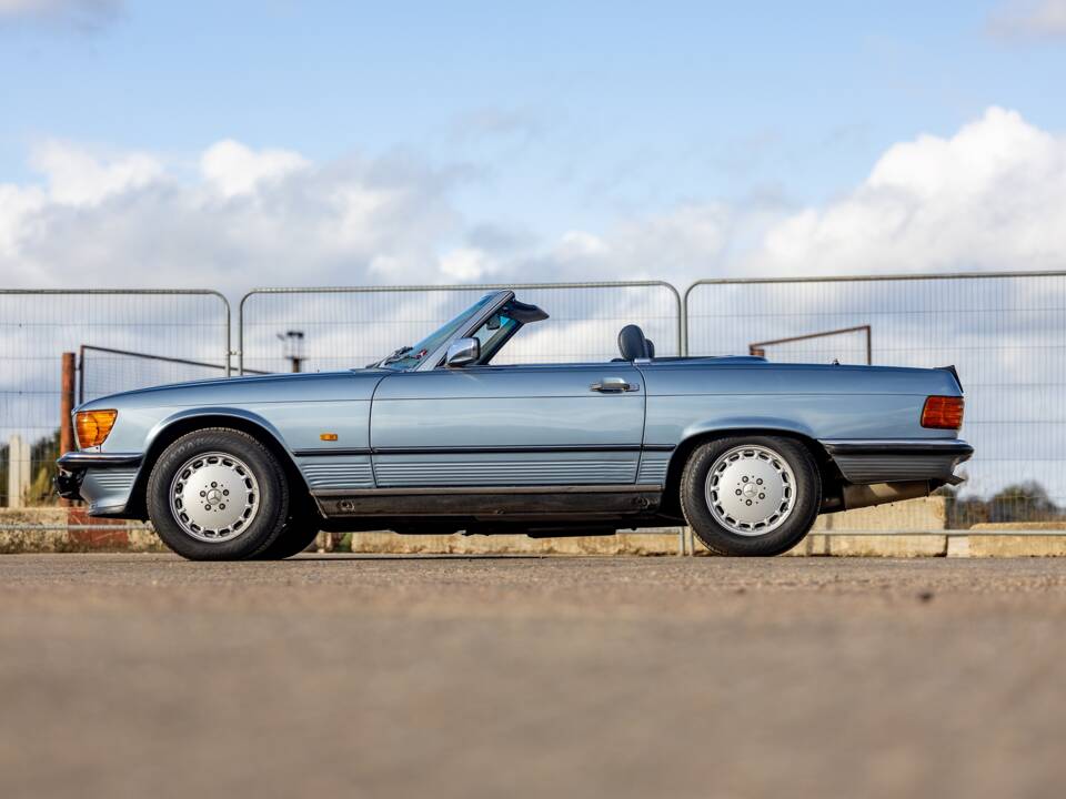 Image 15/47 of Mercedes-Benz 300 SL (1987)