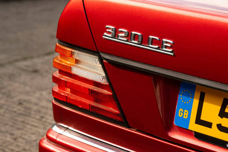 Image 28/50 of Mercedes-Benz E 320 (1994)