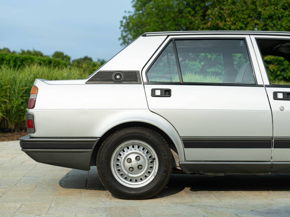 Imagen 23/50 de Alfa Romeo Giulietta 1.8 (1985)