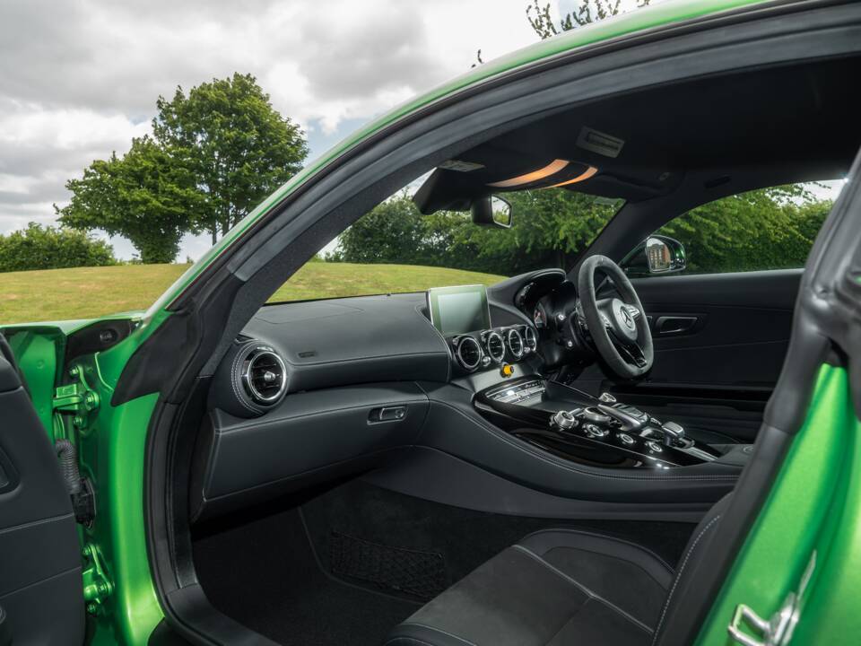 Image 59/67 of Mercedes-AMG GT-R (2018)