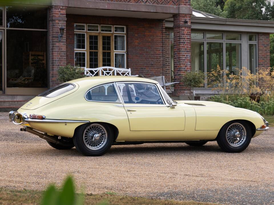Image 3/40 de Jaguar Type E 4.2 (1966)