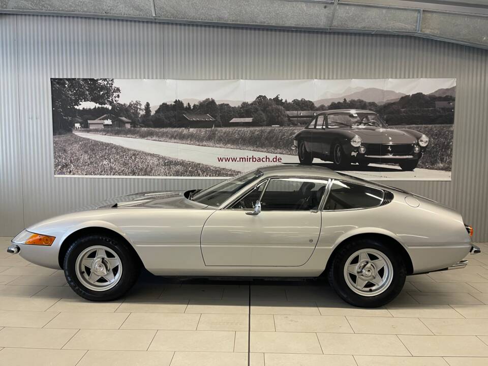 Image 1/22 of Ferrari 365 GTB&#x2F;4 Daytona (1973)