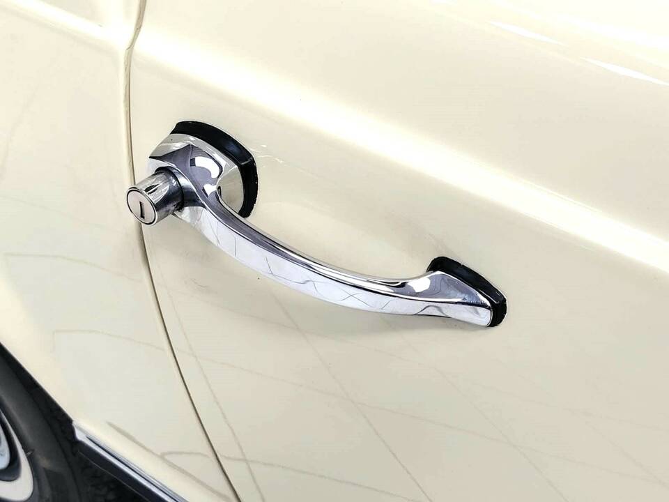 Image 23/58 of Mercedes-Benz 280 SL (1969)