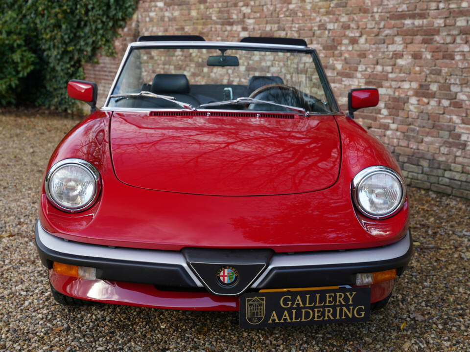 Immagine 7/50 di Alfa Romeo 2.0 Spider (1988)