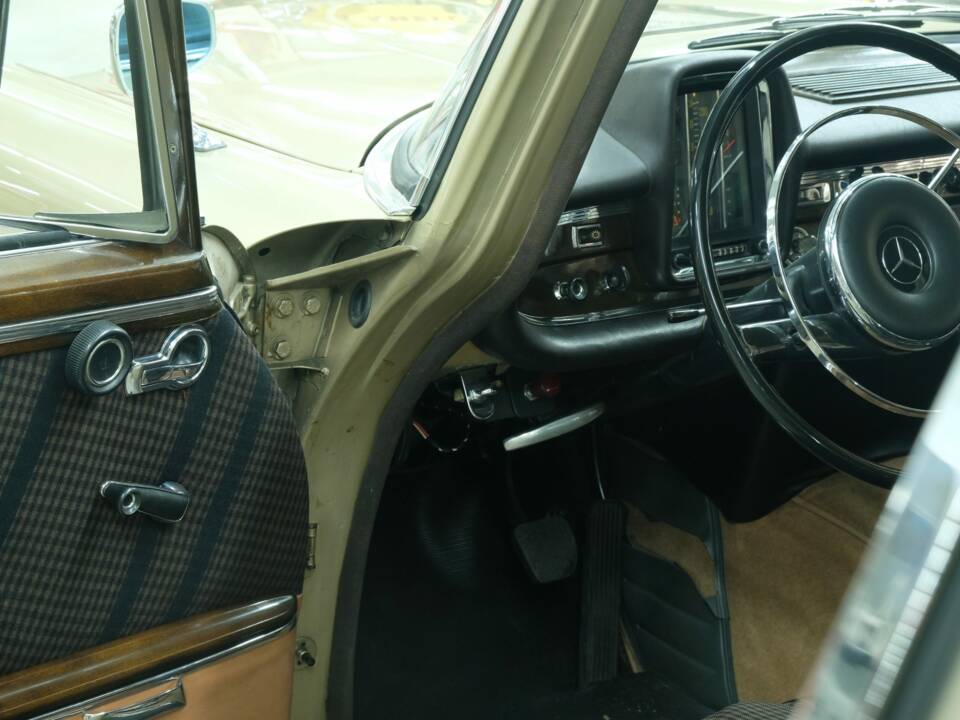Image 24/50 of Mercedes-Benz 300 SE (1964)