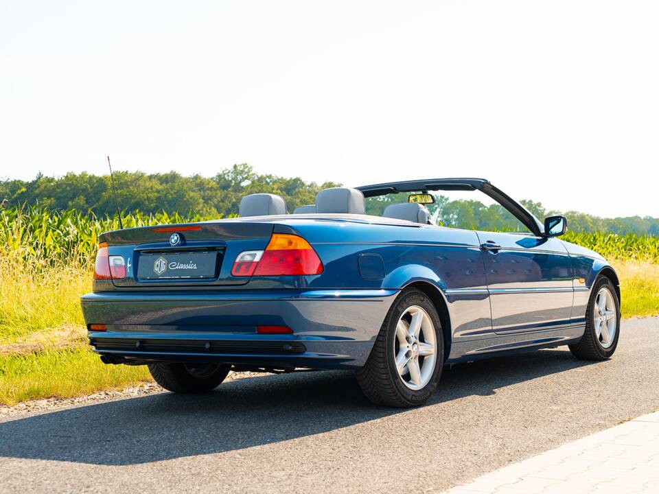 Image 8/31 of BMW 325Ci (2001)