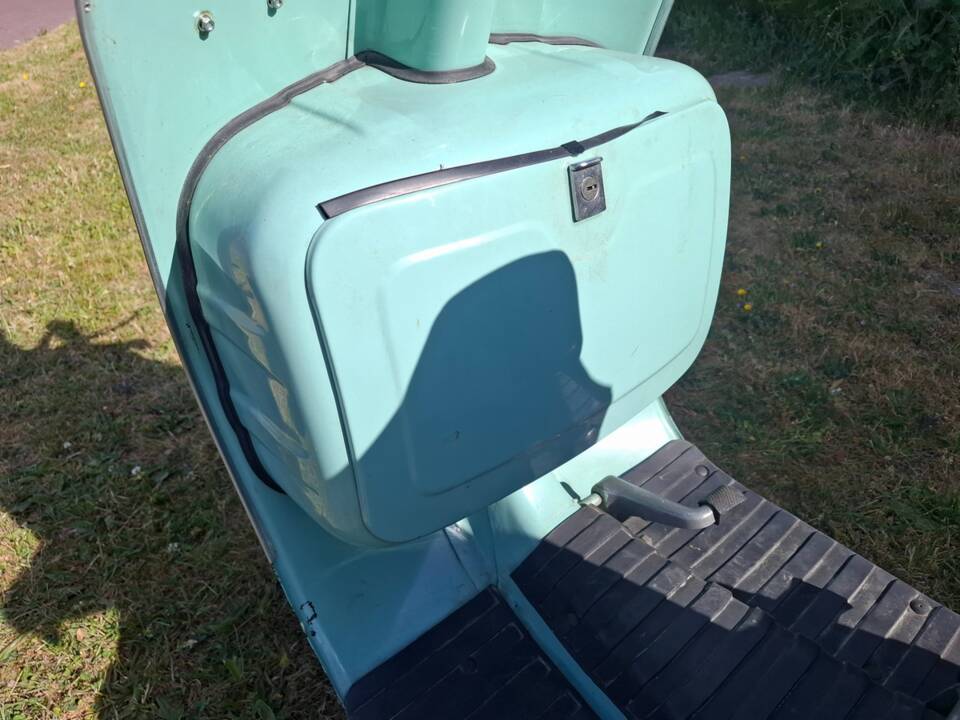 Image 10/48 of Bajaj DUMMY (1993)