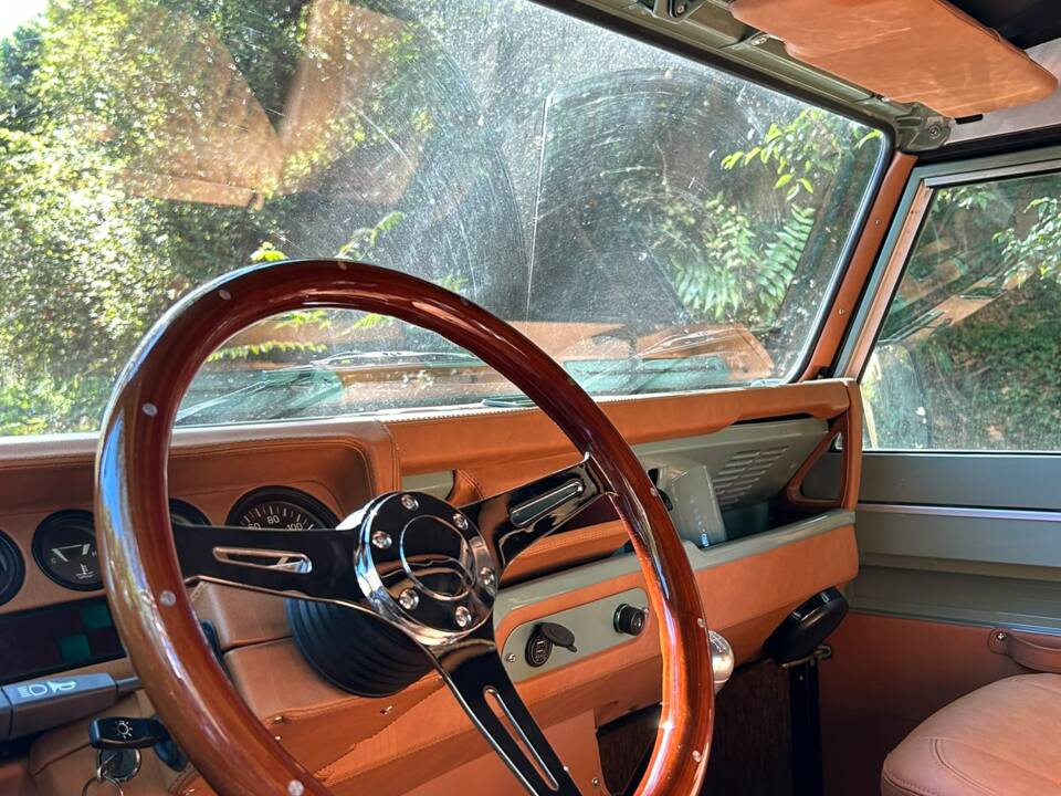Image 32/72 of Land Rover 90 (1987)