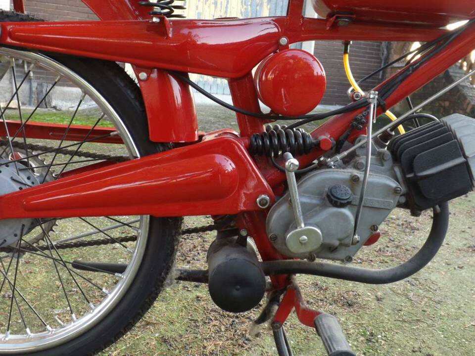 Immagine 33/41 di Moto Guzzi Motoleggera 65 (1952)