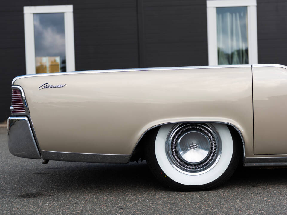 Immagine 78/135 di Lincoln Continental Convertible (1965)