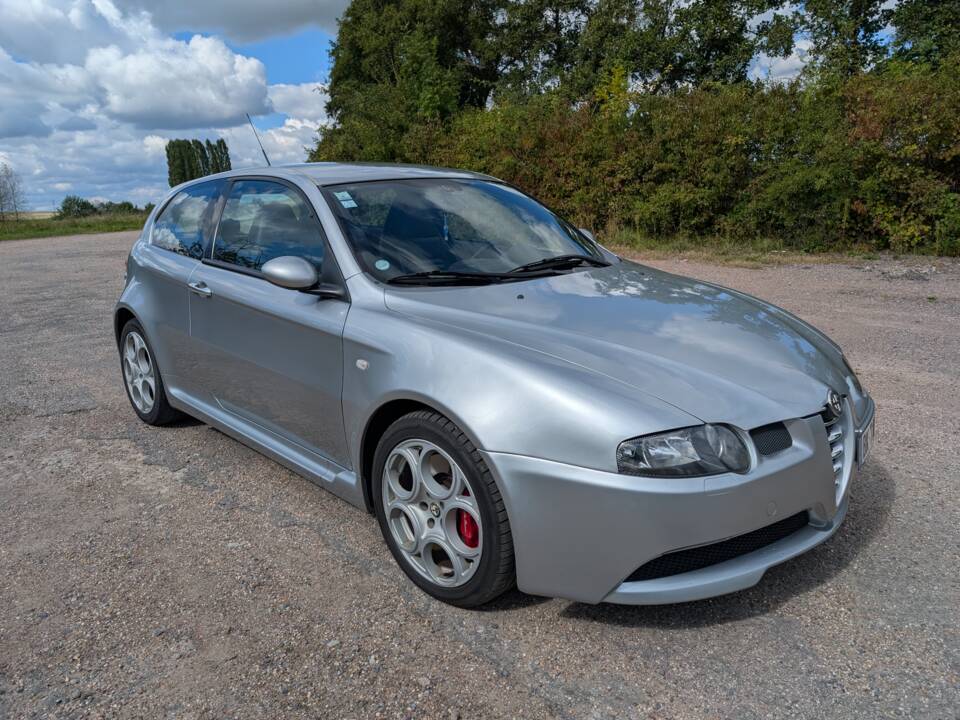 Image 1/111 of Alfa Romeo 147 3.2 GTA (2002)