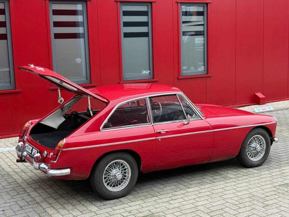 Image 15/23 of MG MGB GT (1968)