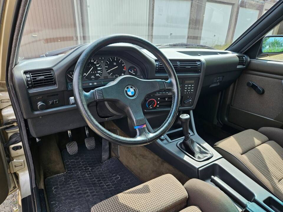 Imagen 2/14 de BMW 325i (1985)